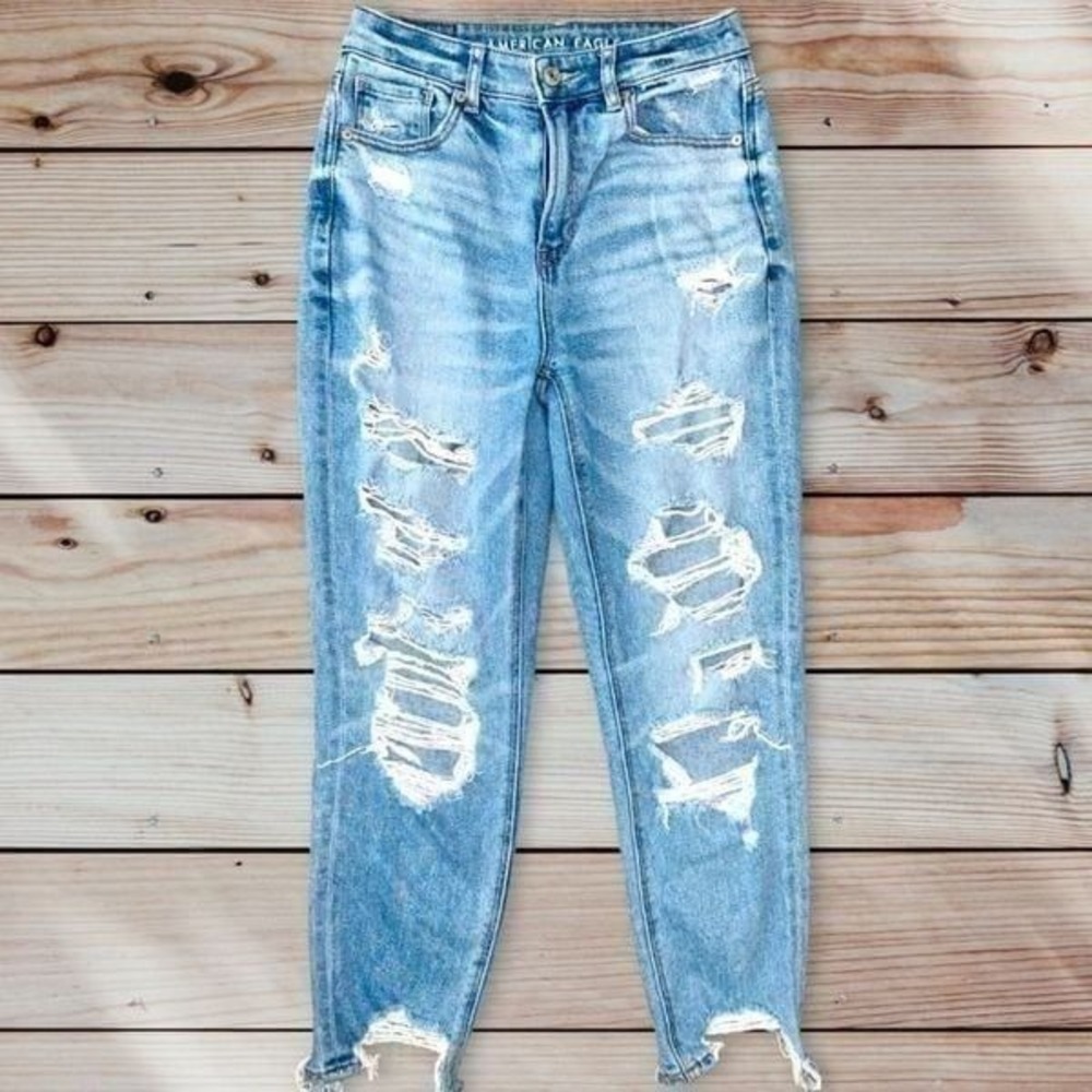 K1 American Eagle AE mom jeans Size 2 shirt distressed ripped hi waist